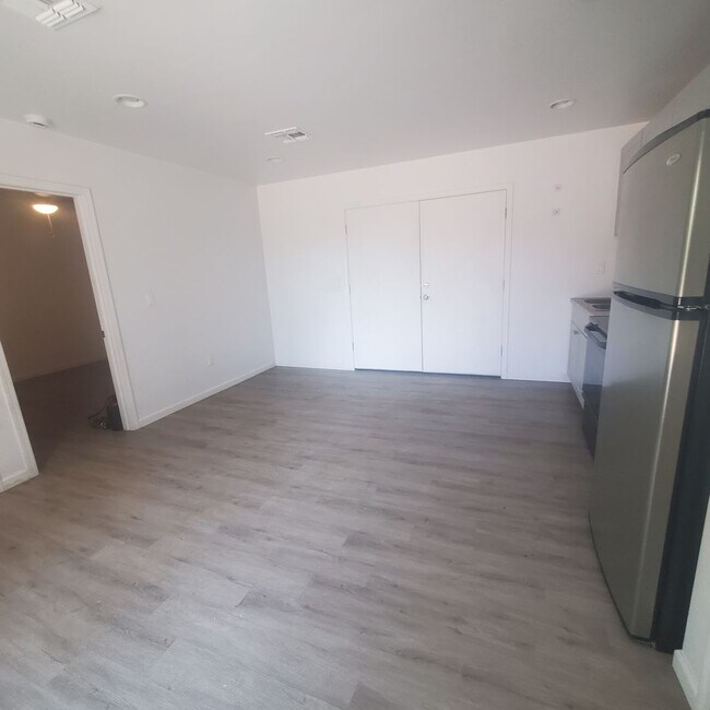 Foto del edificio - New Home Centrally Located
