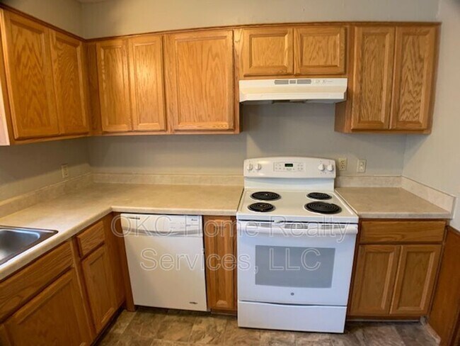 Building Photo - 402 Gayclifee Terrace