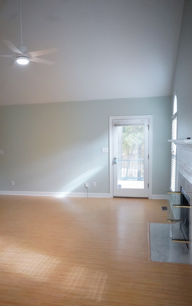 Sala de estar - 3801 Lake Point Cir