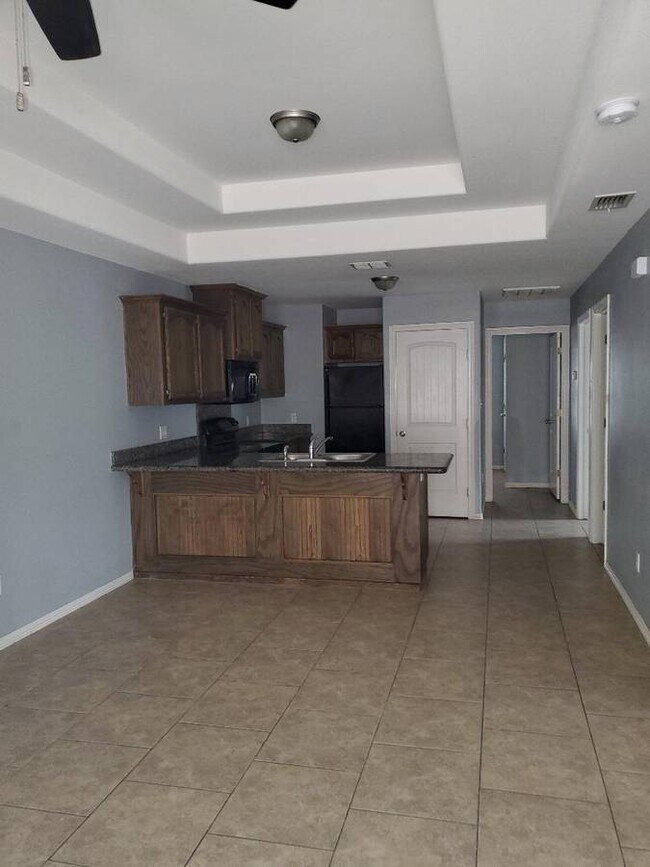 Building Photo - 1903 Oasis Dr