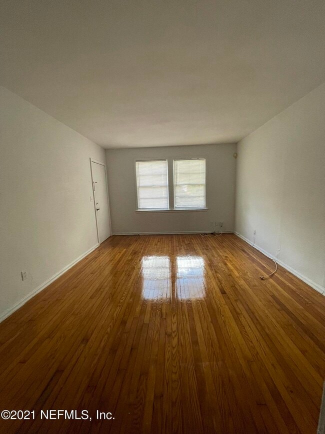 Foto del edificio - 1529 McDuff Ave S