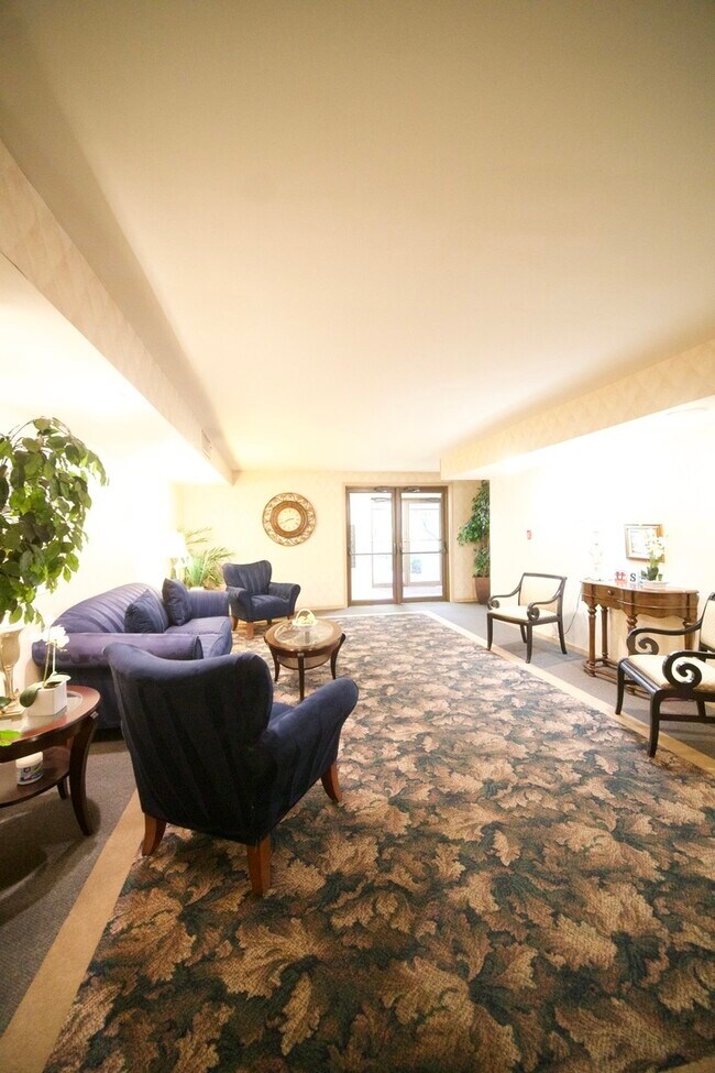 Building Photo - 7510 Farmingdale Dr