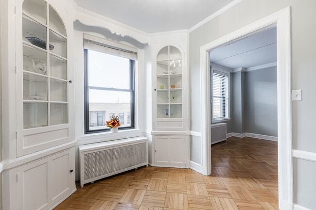 Building Photo - 2000 N Lincoln Park W