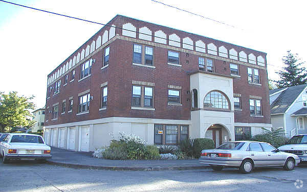 Building Photo - 3080 SE Ankeny St