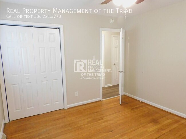 Building Photo - Attractive 3 BR / 1 BA Home with Fenced Ba...