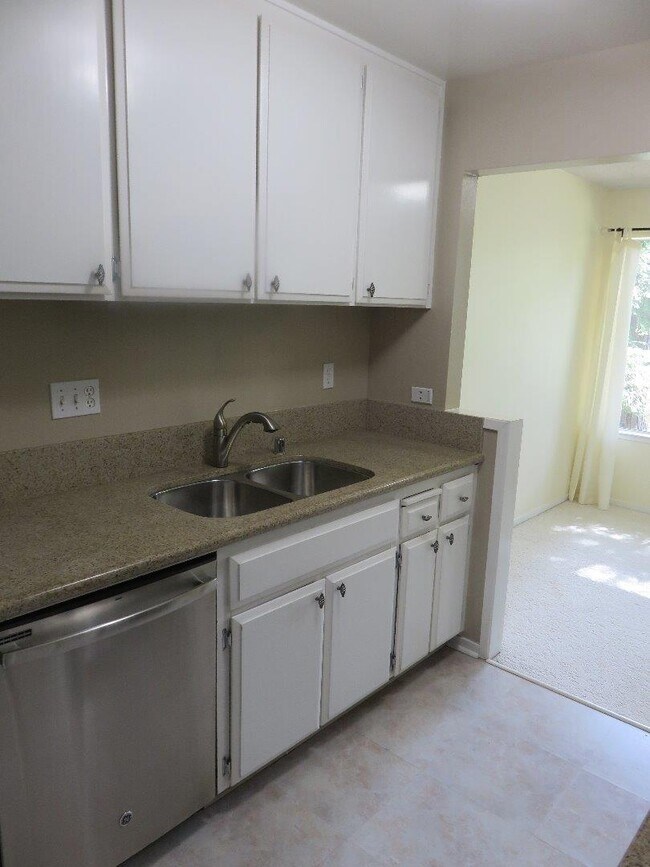 Building Photo - 3314 Brittan Ave