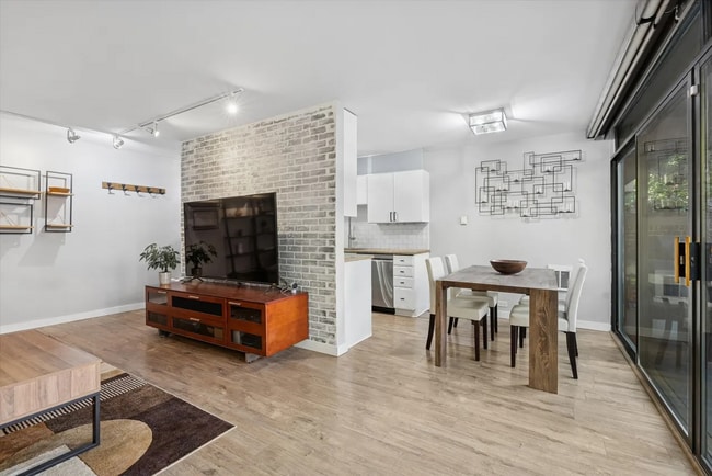 Building Photo - 2600 N Hampden Ct