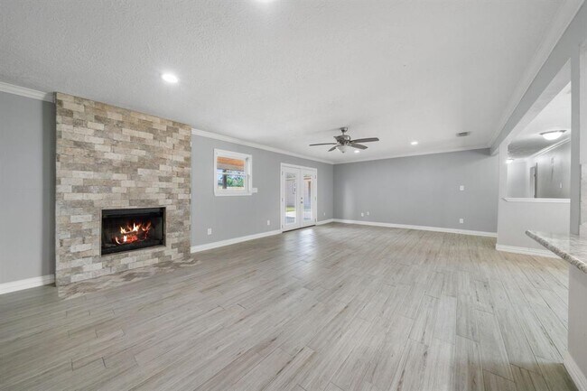 Building Photo - 13834 Fleur De Lis Blvd