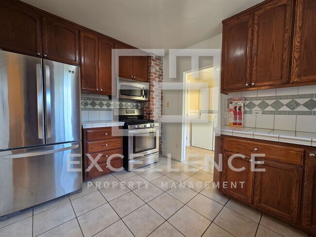 Foto del edificio - 4/2 House With Fireplace, Pets, Real Hardw...