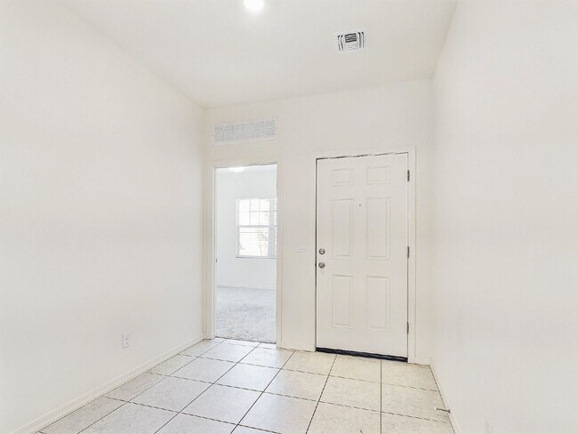 Foto del edificio - 35269 W Santa Clara Ave