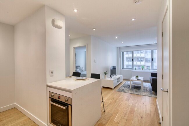 Building Photo - 3468 Rue Drummond