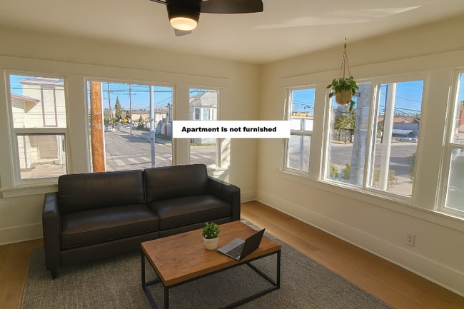 Building Photo - 507 E 59th Pl