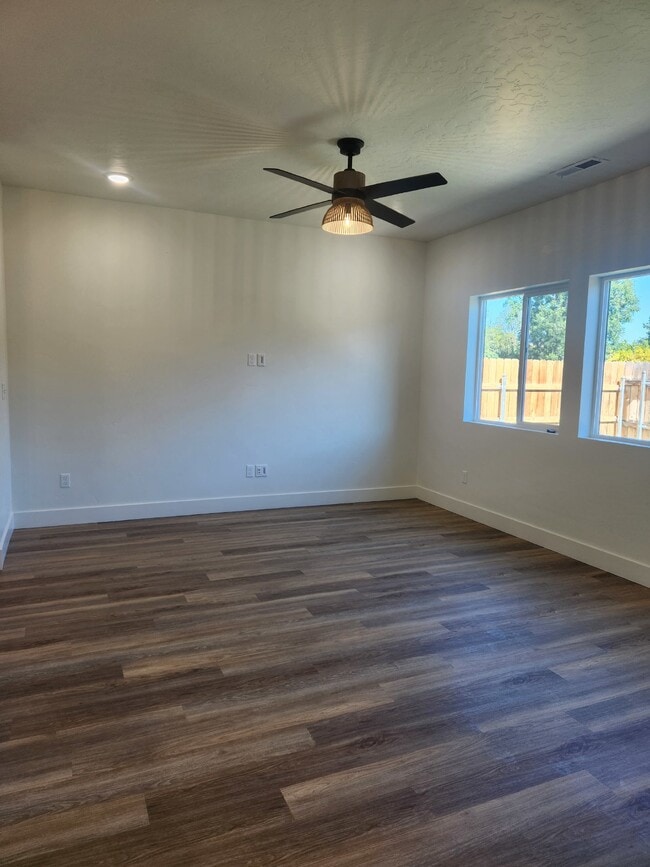 Building Photo - "Modern Comfort Awaits: Spacious and NEW 3-Bed Townhouse Available June 1st!