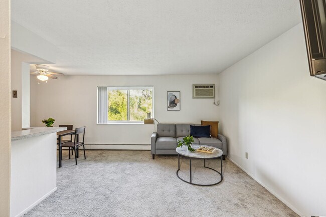 Building Photo - 5556 Broadview Rd
