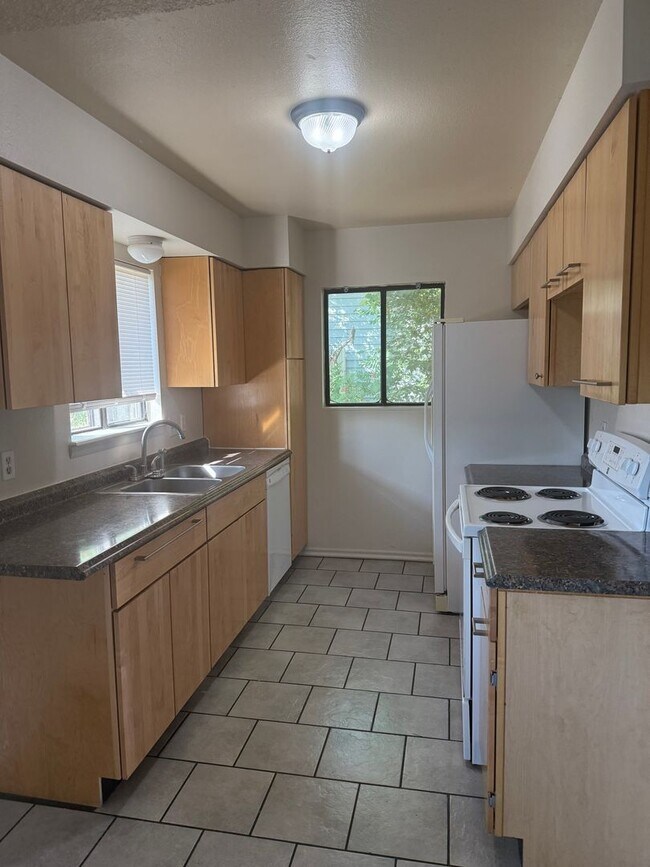 Foto del edificio - 3 bed 1 bath Brookside dr