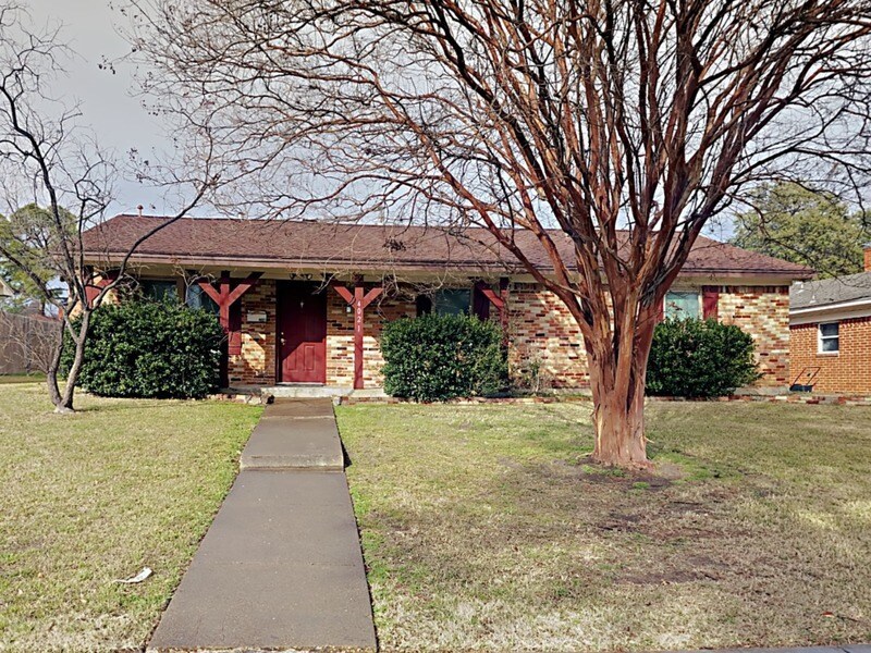 Primary Photo - 4021 Tacoma St