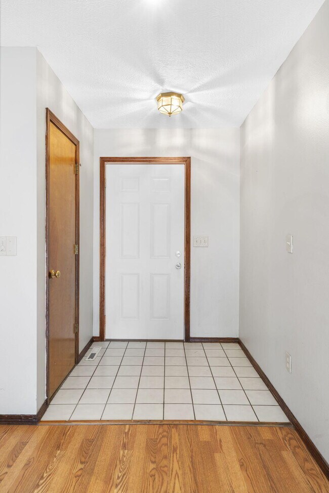 Foto del edificio - 3179 W Katella St