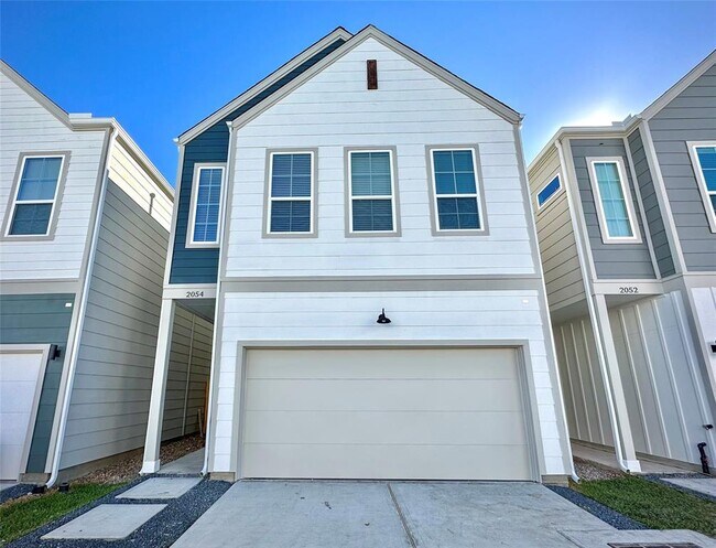 Building Photo - 2054 Johanna Dr