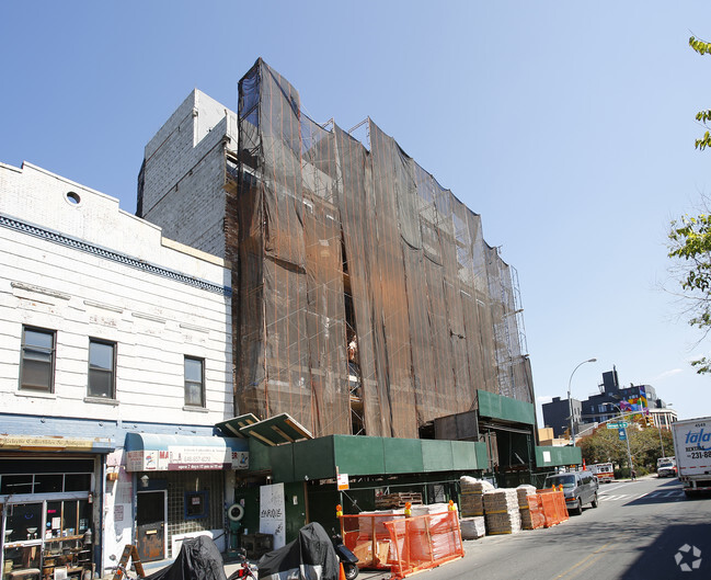 Building Photo - 291 Metropolitan Ave