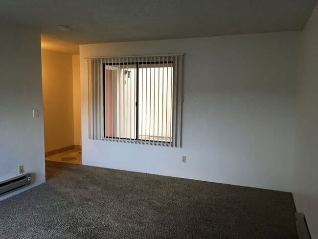 Building Photo - SUPER CUTE UNIT- BRAND NEW CARPET AND PAIN...