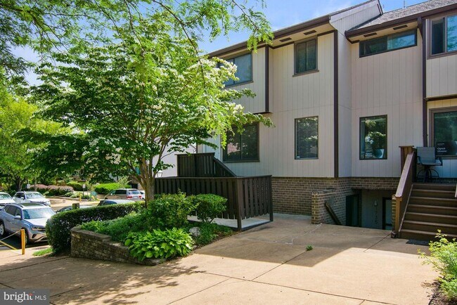 Building Photo - 1733 Westwind Way