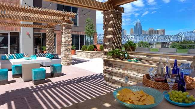 Building Photo - Aqua on the Levee