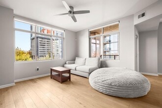 Building Photo - 54 Rainey St