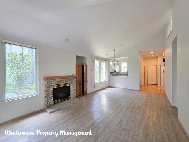 Foto del edificio - Bright and Spacious, Conveniently located ...