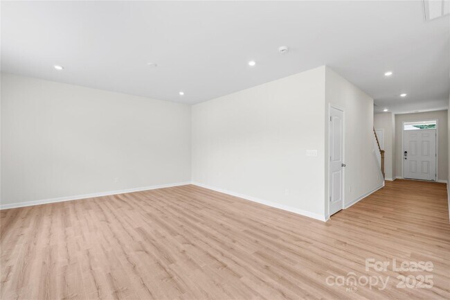 Foto del edificio - 3432 Blf Hl Ln