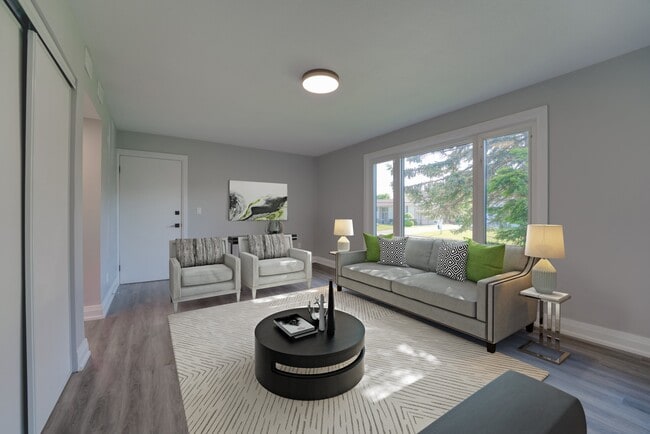 Building Photo - Spacious 3 Bedroom Apartment in Triplex – ...
