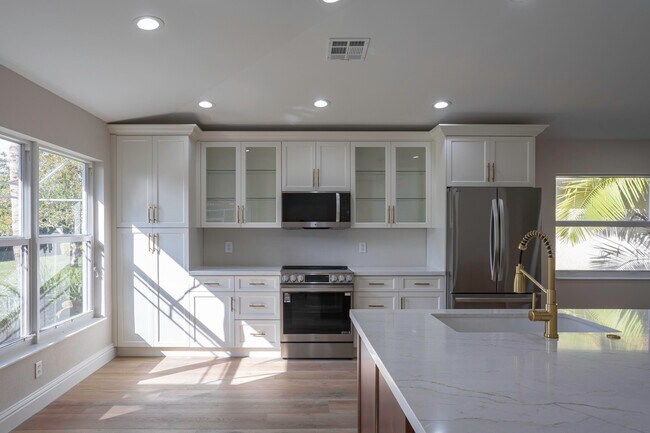 Foto del edificio - 1605 S Club Dr