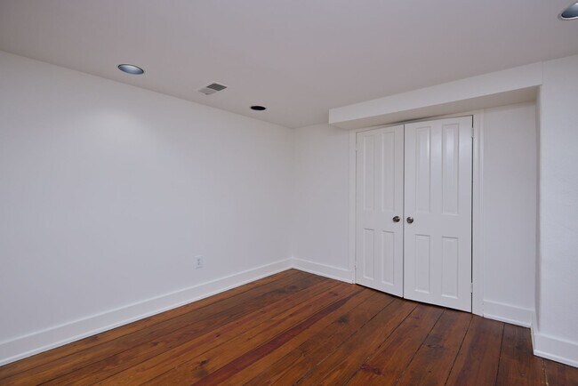 Foto del edificio - Large 1,126 sf 1BR/2BA with Den/Office Centrally Located in Georgetown