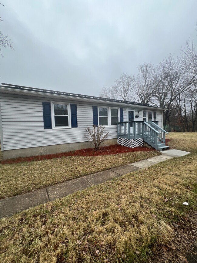 Building Photo - 609 N Stonestreet Ave