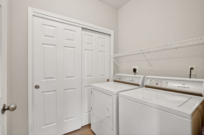 Building Photo - 1340 SE Florence Dr