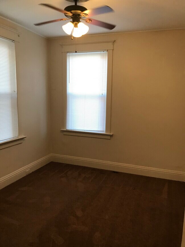 Dormitorio - 605 Maple Ave