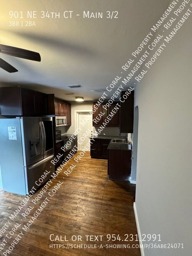 Building Photo - 901 NE 34th Ct