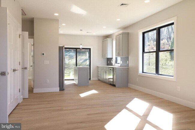 Foto del edificio - 105 Elly Dr