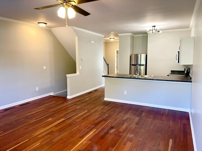 Foto del edificio - Welcome to this stunning 3-bedroom, 3-bathroom townhome located in the vibrant city of Atlanta, GA.