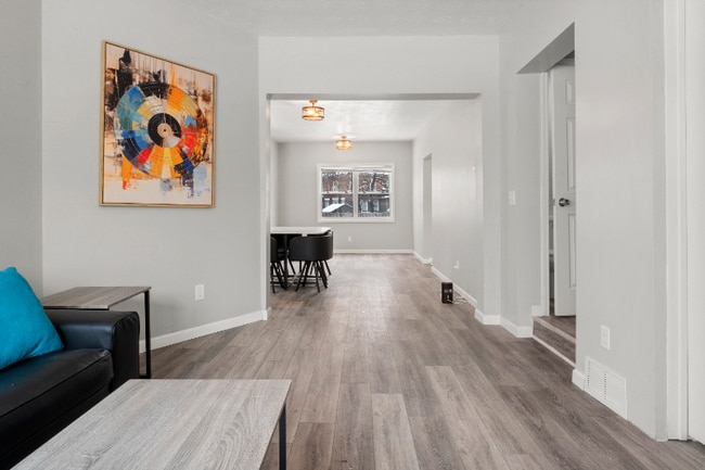 Photo - 1842 Crawford Rd House