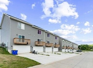 Building Photo - 314 Sycamore Dr