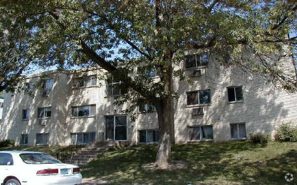 Primary Photo - 1495 Rose Ave E
