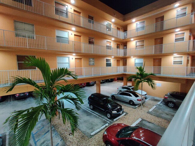 Courtyard - 2441 SW 31st Ave