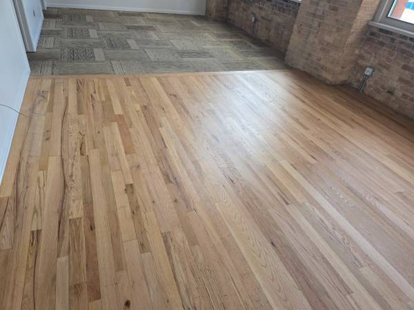 Foto del edificio - 312 N May St