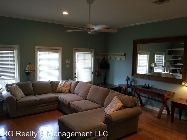 Foto del edificio - 3 br, 2 bath House - 804 Canberra Rd