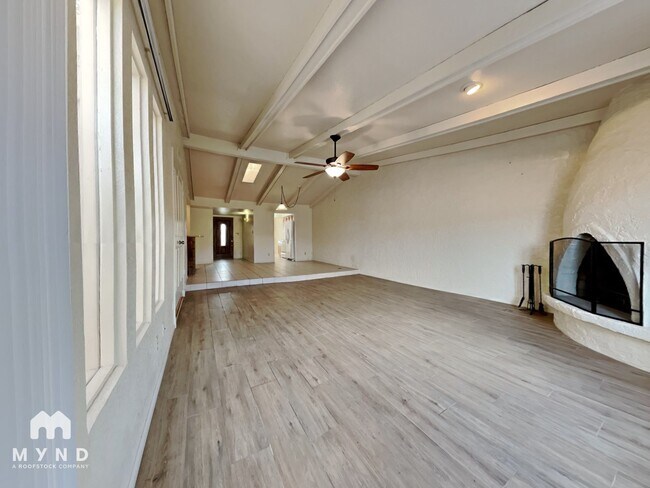 Foto del edificio - 5100 N Miller Rd