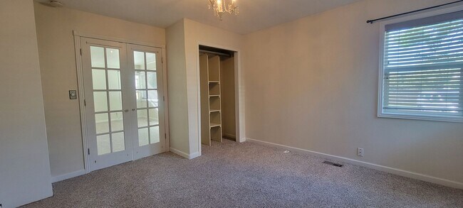 Foto del edificio - 2 bedroom 1 bath home with garage