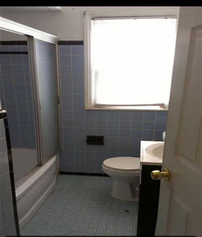 Building Photo - 5737 Greenview Ave