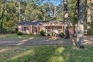 Building Photo - 211 W Lakeview Dr