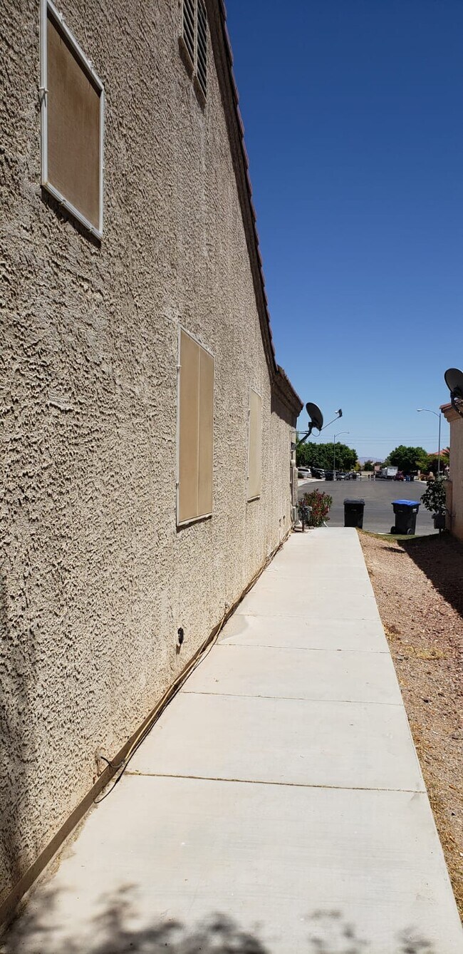Building Photo - 6129 Kitamaya St