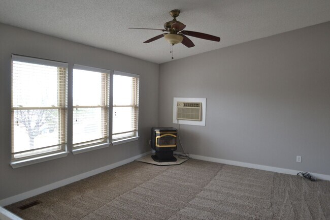 Foto del edificio - 3710 Trail Rock Pl